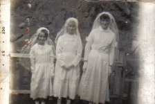 03 Madonna, Mondella and Viola Lockyer c. 1957 Credit: Madonna Drover